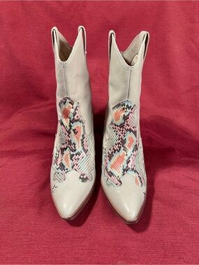 Aldo x Tezza THE RUNAWAY Beige Ankle Boots Rainbow Snake Print Inlay Snip Toe S8